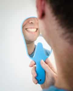 straight teeth
mirror
teeth